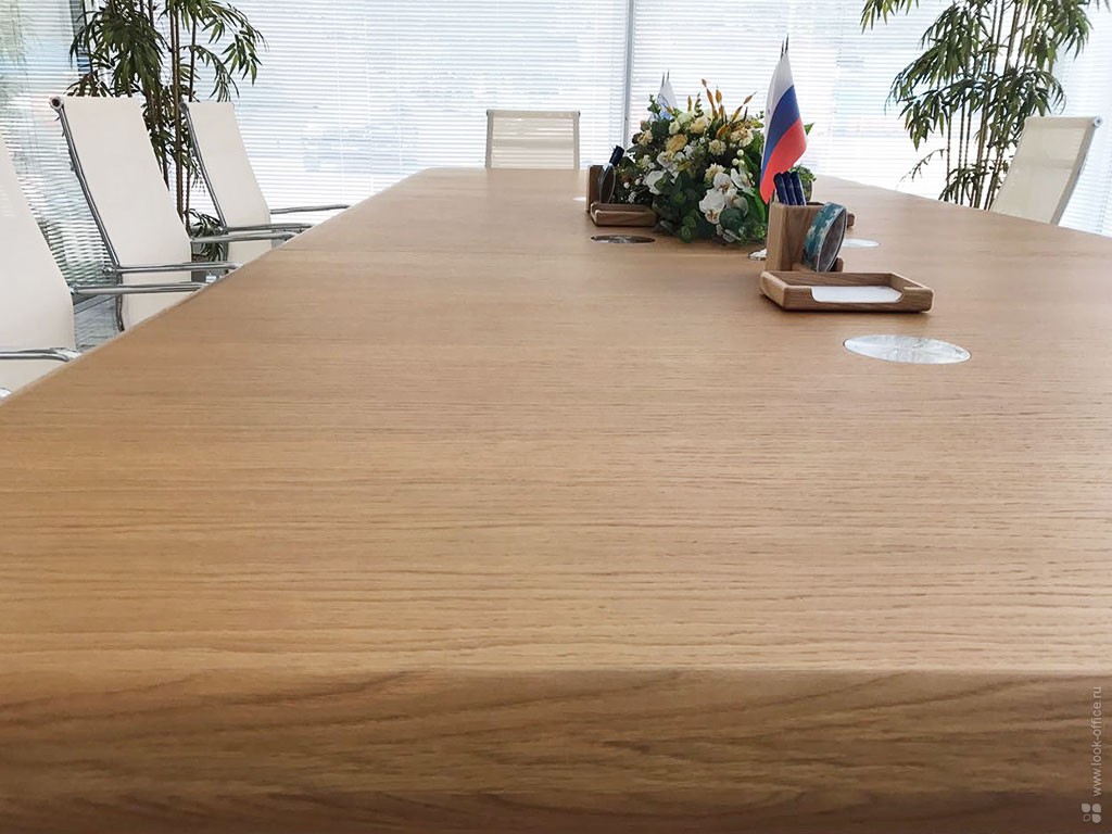 Столы для переговоров на заказ, столярное производство в Москве